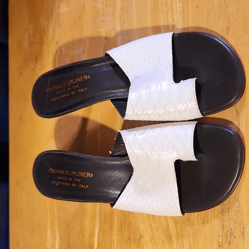 Donald Pliner White Leather Sandals Kitten Heel 7